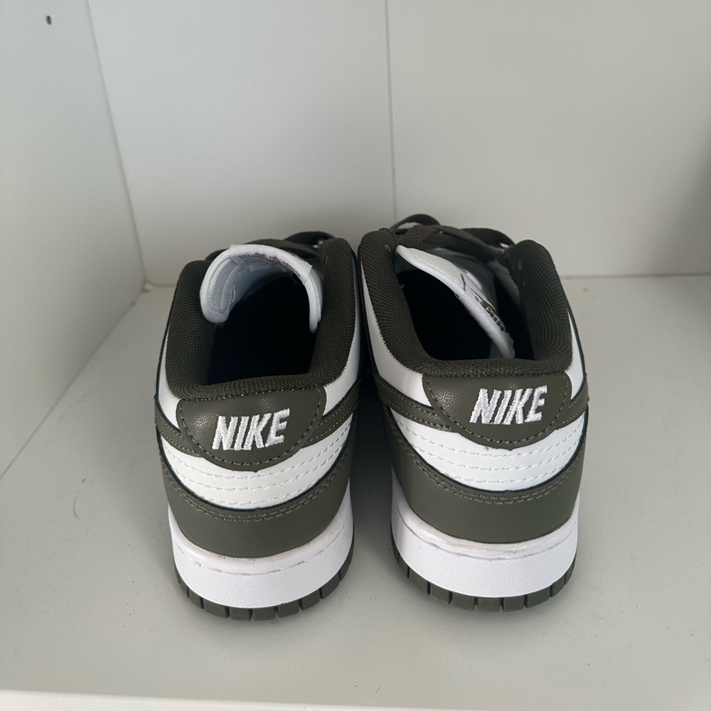 Nike dunks “medium olive” - Picture 2 of 5